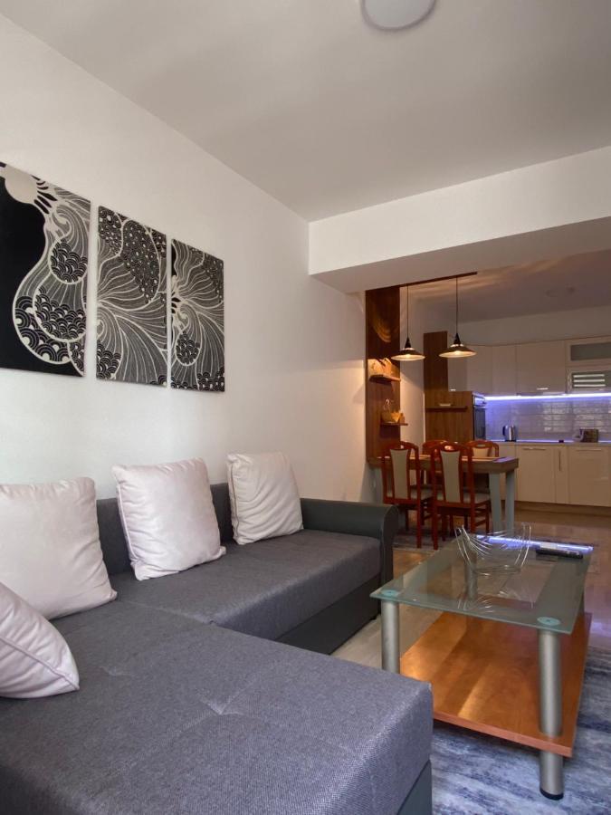 Simonovski'S Apartments Skopje Zewnętrze zdjęcie